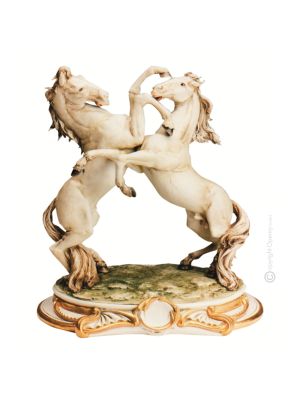 PAREJA DE CABALLOS Figura de porcelana Capodimonte, artesanía Made in Italy