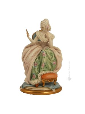 DAMA CON ESPEJO Estatua figura de porcelana Capodimonte hecha a mano en Italia