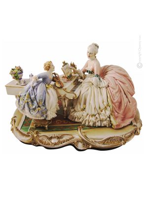 EN EL PIANO Estatuilla de figura de porcelana Capodimonte hecha a mano en Italia