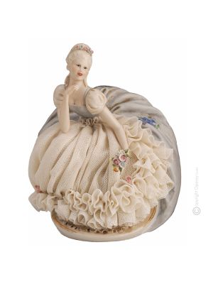 Figura SEÑORA Figura de porcelana Capodimonte hecha a mano en Italia