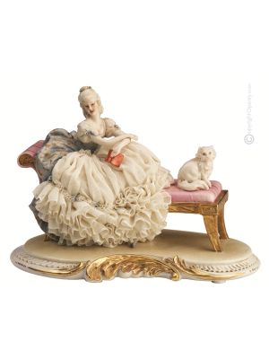 LADY ON OTTOMAN Estatuilla de figura de porcelana Capodimonte hecha a mano en Italia