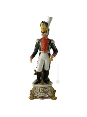 DRAGON Figura de porcelana Capodimonte hecha a mano Made in Italy