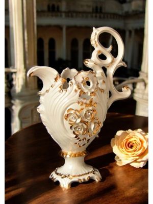 Ánfora artística de cerámica, con rosas, cristales de Swarovski y detalles dorados, hecha a mano.