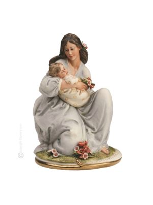 MADRE CON BEBÉ Estatuilla de figura de porcelana Capodimonte hecha a mano en Italia