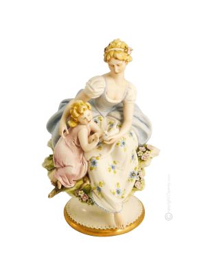 MADRE CON BEBÉ Estatuilla de figura de porcelana Capodimonte hecha a mano en Italia