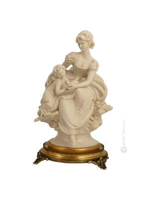 MADRE CON BEBÉ Estatuilla de figura de porcelana Capodimonte hecha a mano en Italia