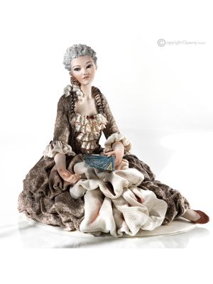 SEÑORA Estatuilla romántica de Capodimonte, fina porcelana italiana.