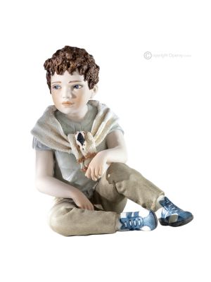 LORENZO - Estatuilla de Capodimonte, puro arte en porcelana única y romántica.
