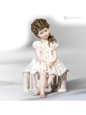Muñeca LUNA Capodimonte, imagen romántica de pura porcelana.