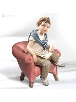 ROBERTO - Muñeco de porcelana fina decorado con refinados detalles.