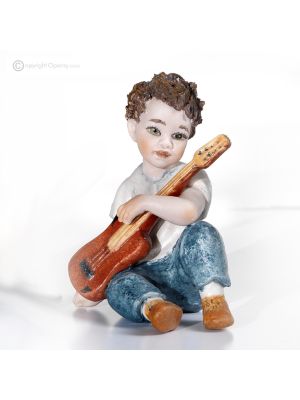 STEVE Músico con guitarra Capodimonte, figura de porcelana pura.