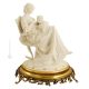 MADRE EN LA MECEDORA Figura de porcelana Capodimonte figura hecha a mano Made in Italy