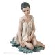 SIBYL - Estatuilla de Capodimonte, una obra de arte en porcelana refinada y romántica.